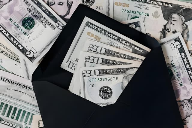 The US dollar may enter a short-term consolidation phase, with the overall trend still uncertain