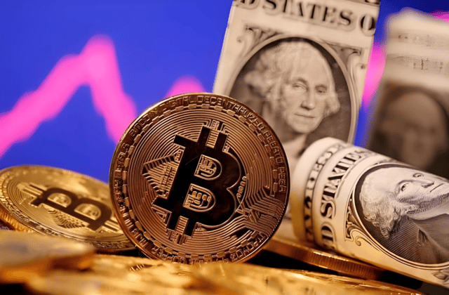 Bitcoin missed the Christmas rally and experienced a flash crash.