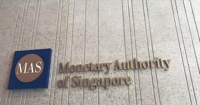 The Singapore dollar does not seek to attain reserve currency status.