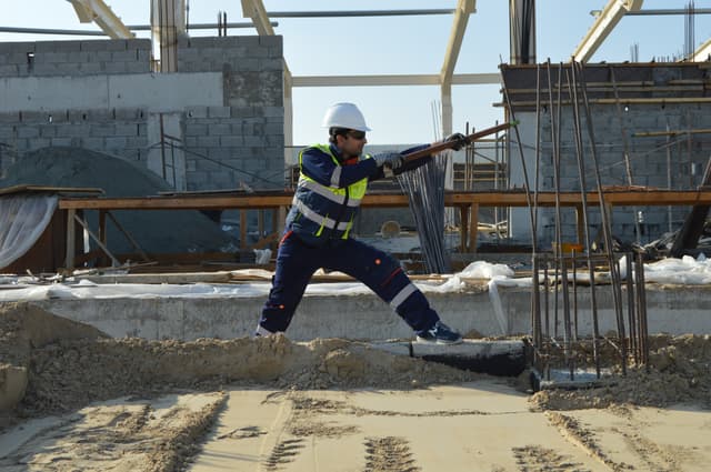 Zhongyuan Real Estate reports that its mainland subsidiary is owed a huge amount in commissions.
