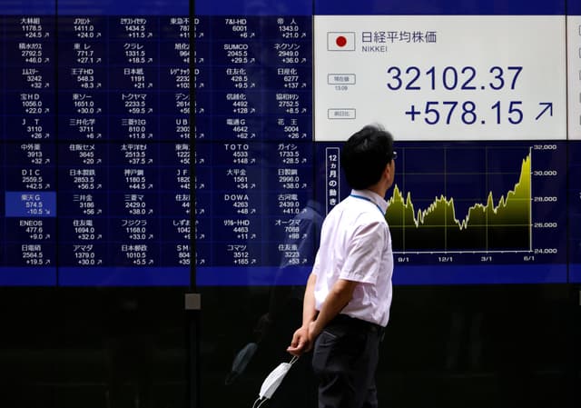 Tech and metal stocks lift the Nikkei, driving the index higher amid renewed market optimism