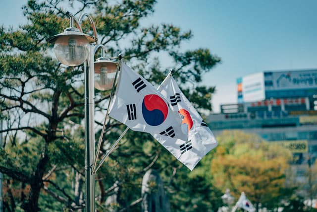 韓国の労働組合が企業に退職年齢を引き上げるよう圧力をかけている