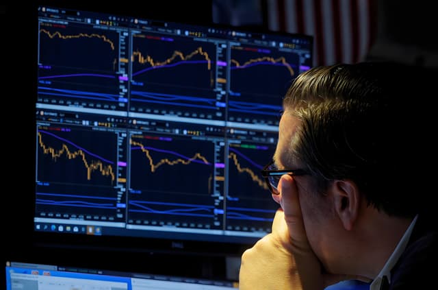 AI Bull AppLovin hits new high, target set at $400 as AI software drives investment boom.