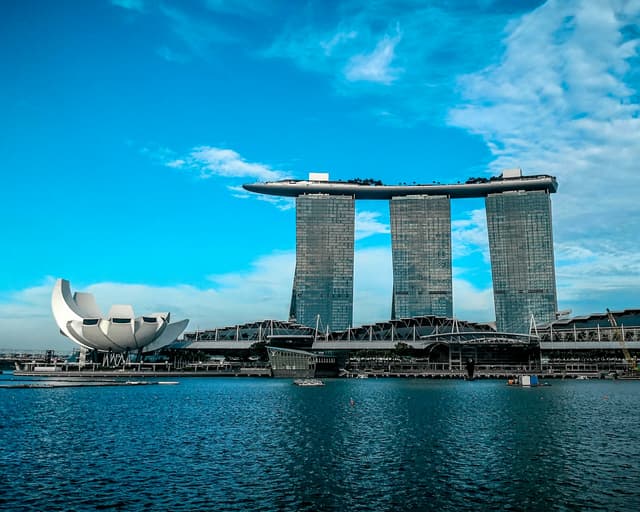 Shell mua lại công ty LNG Singapore, sau khi kế hoạch bán của Temasek bị rò rỉ tuần trước