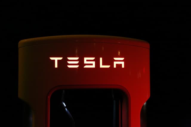 特斯拉、比亚迪刷新新能源汽车的销售记录