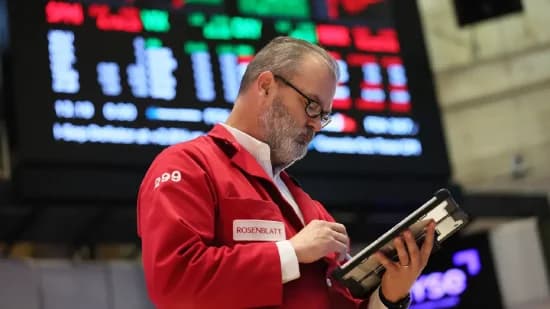 Expectations of interest rate cuts help fuel a rebound in U.S. stocks, lifting market sentiment